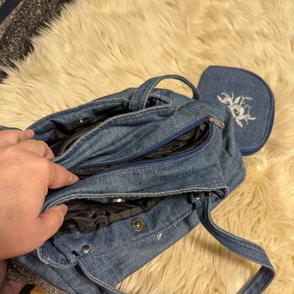 *New without tags* denim shoulder bag with pouch - Picture 4 of 5